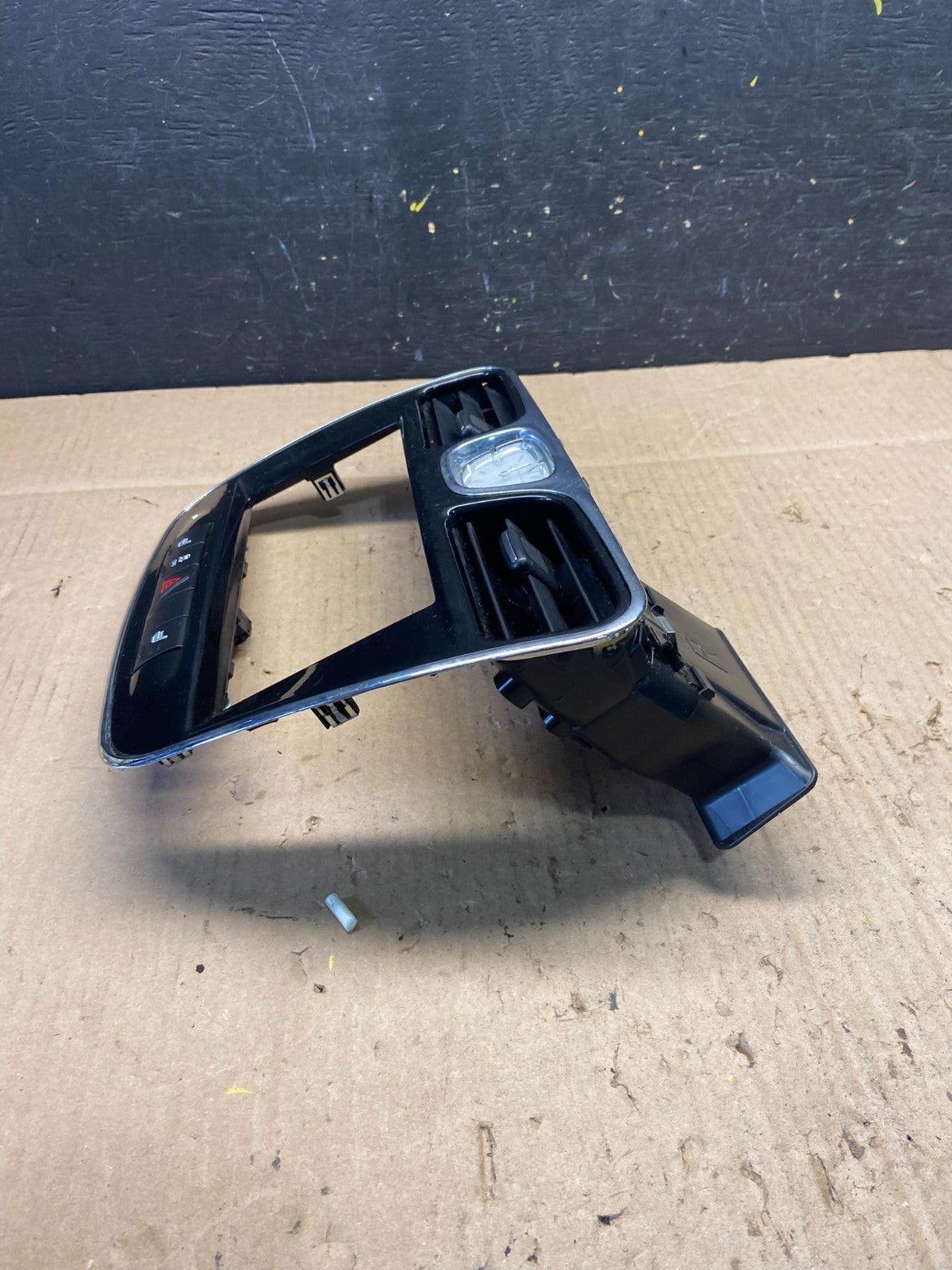 2011-2014 Chrysler 200 Dash Radio Bezel Trim Clock Hazard Bezel Q0878 DG2
