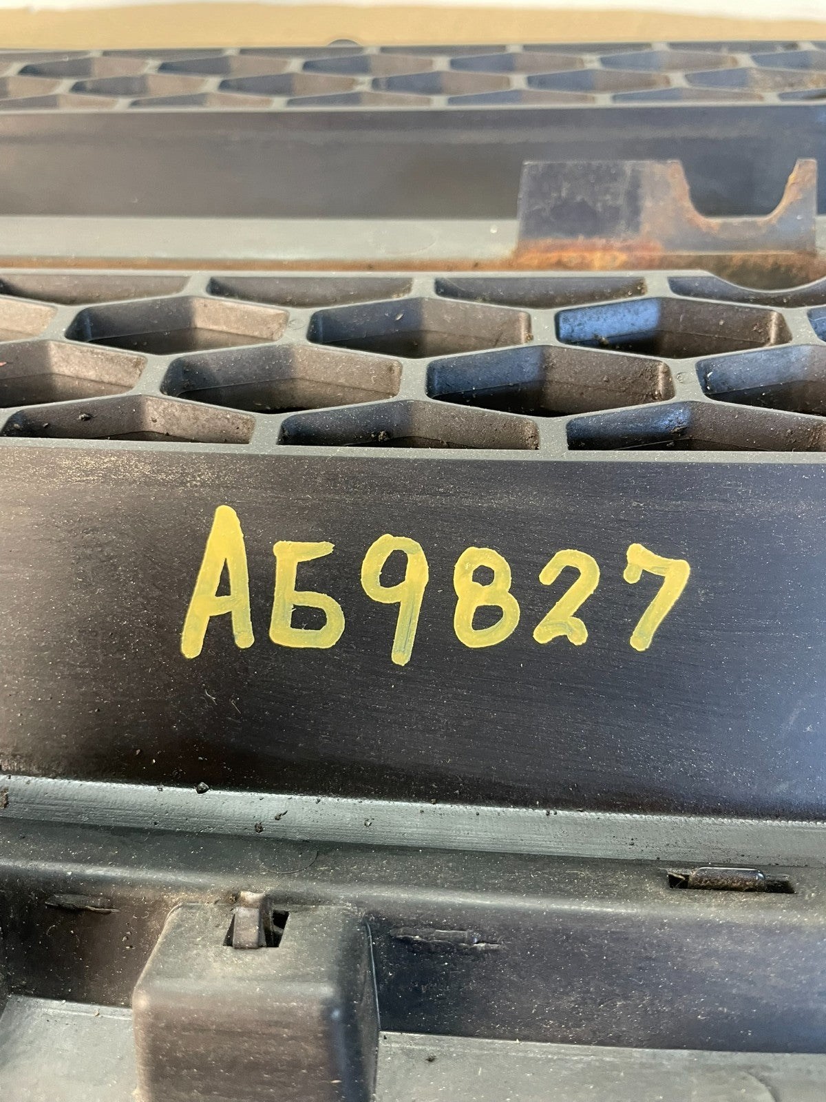2003 2004 2005 Honda Pilot Front Upper Grill Grille AG9827 DG5