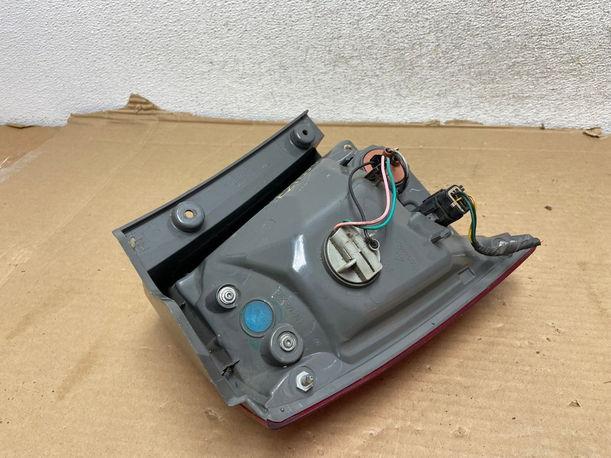 2011 to 2013 Kia Sorento Right Passenger RH Side Tail Light AG9187 LK6