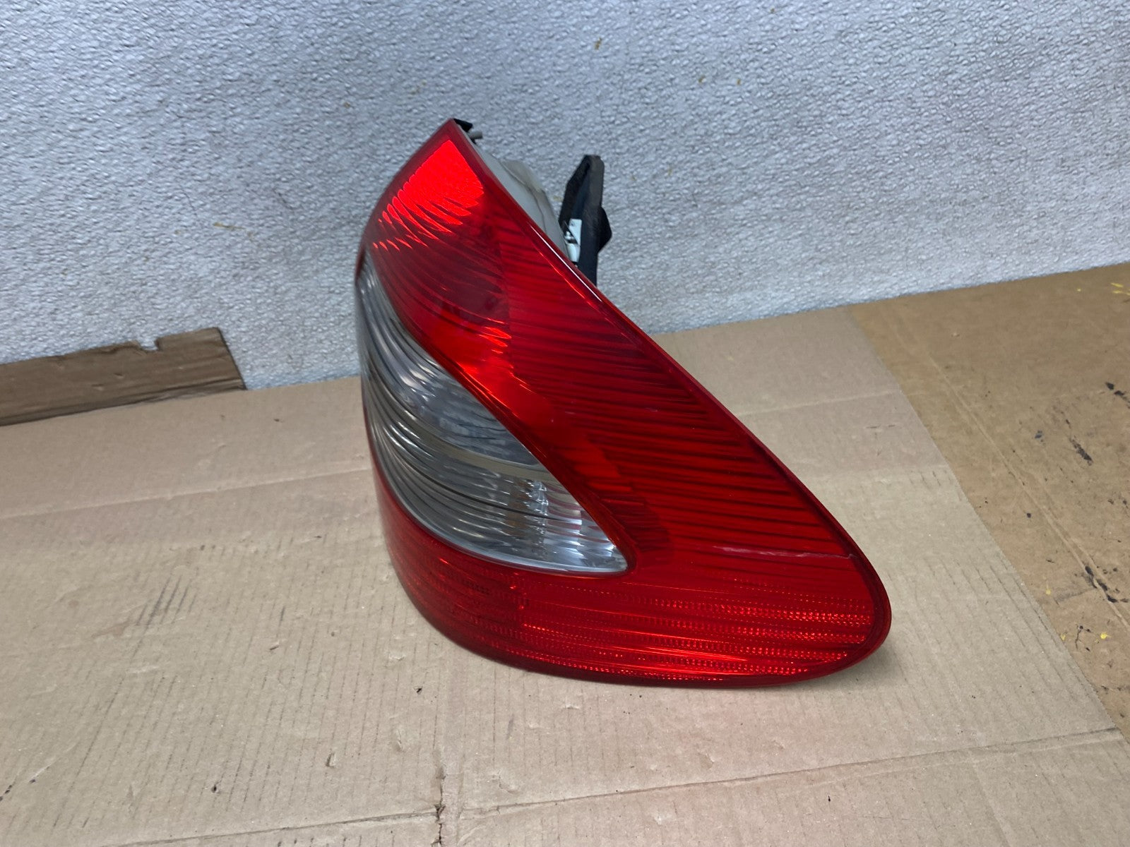 2003 to 2006 Mercedes E E320 E500 Sedan Right Passenger Tail Light U2801 DW1