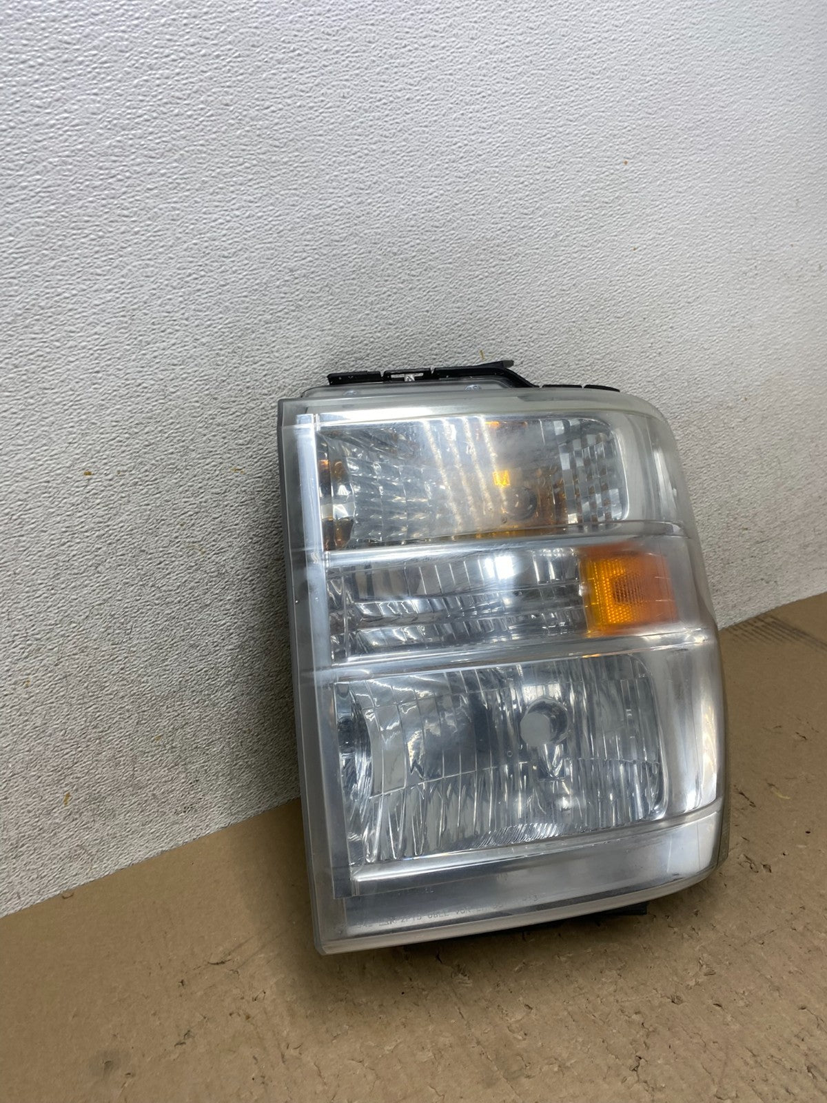 2008-2014 Ford Econoline E150 E250 E350 Left Driver LH Headlight AJ2322 DW2