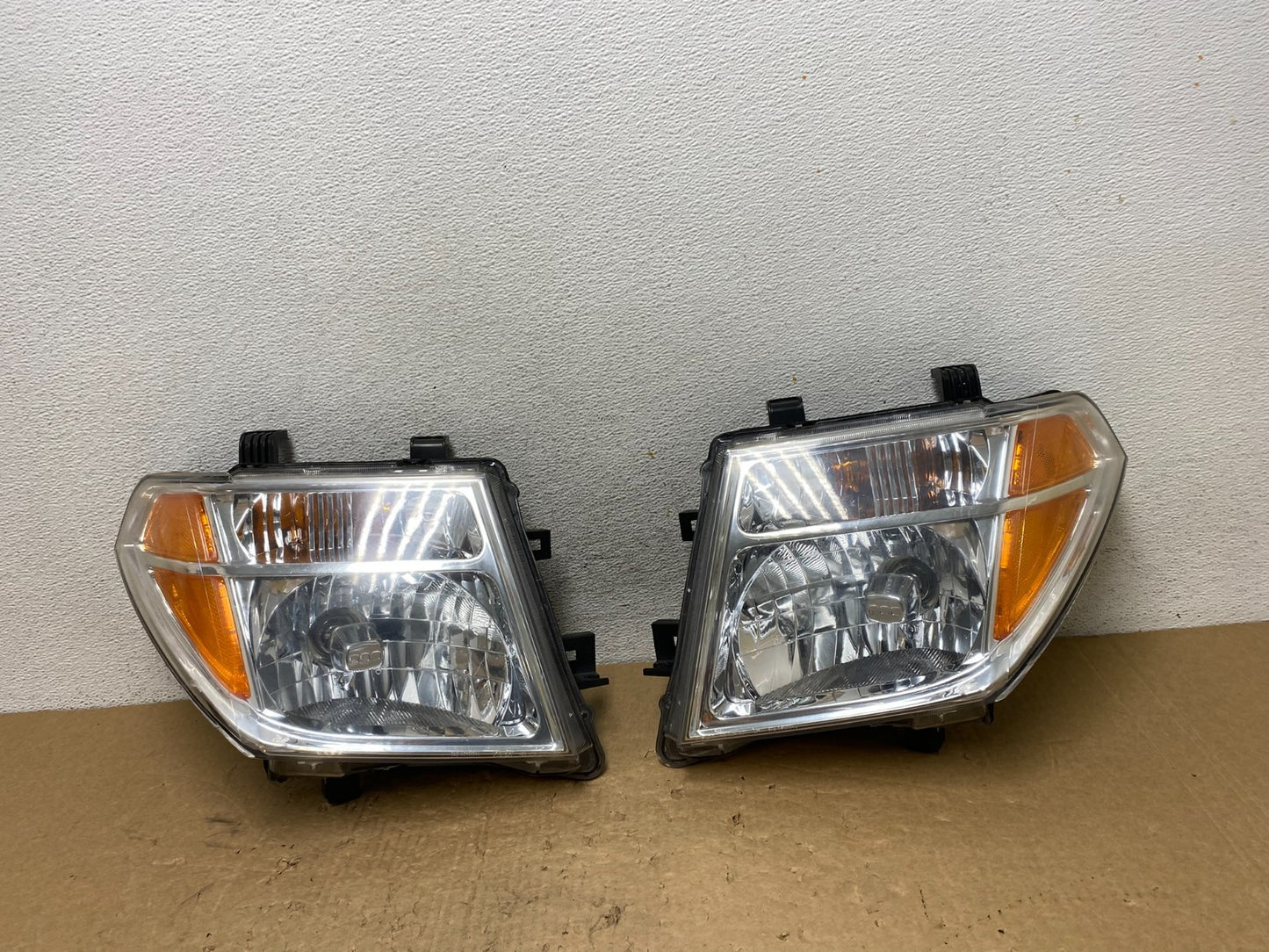 2005 2006 2007 Nissan Pathfinder Halogen Headlights Left+Right AF8078 DW0