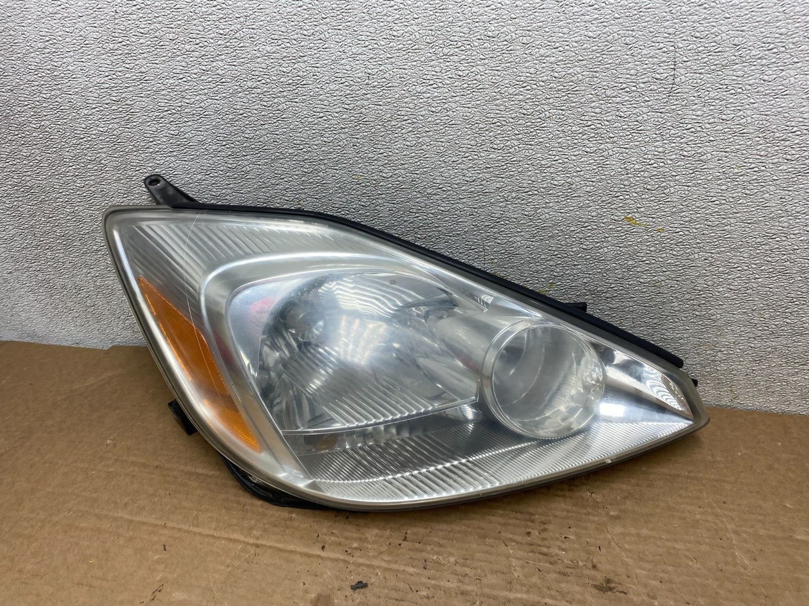 2004-2005 Toyota Sienna Right Passenger Halogen Headlight OEM Z1530 PS1