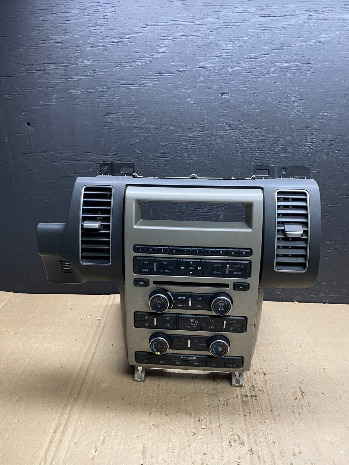 2009-2012 Ford Flex Heater Climate Control Radio CD Control Dash Bezel AB9144 DG0