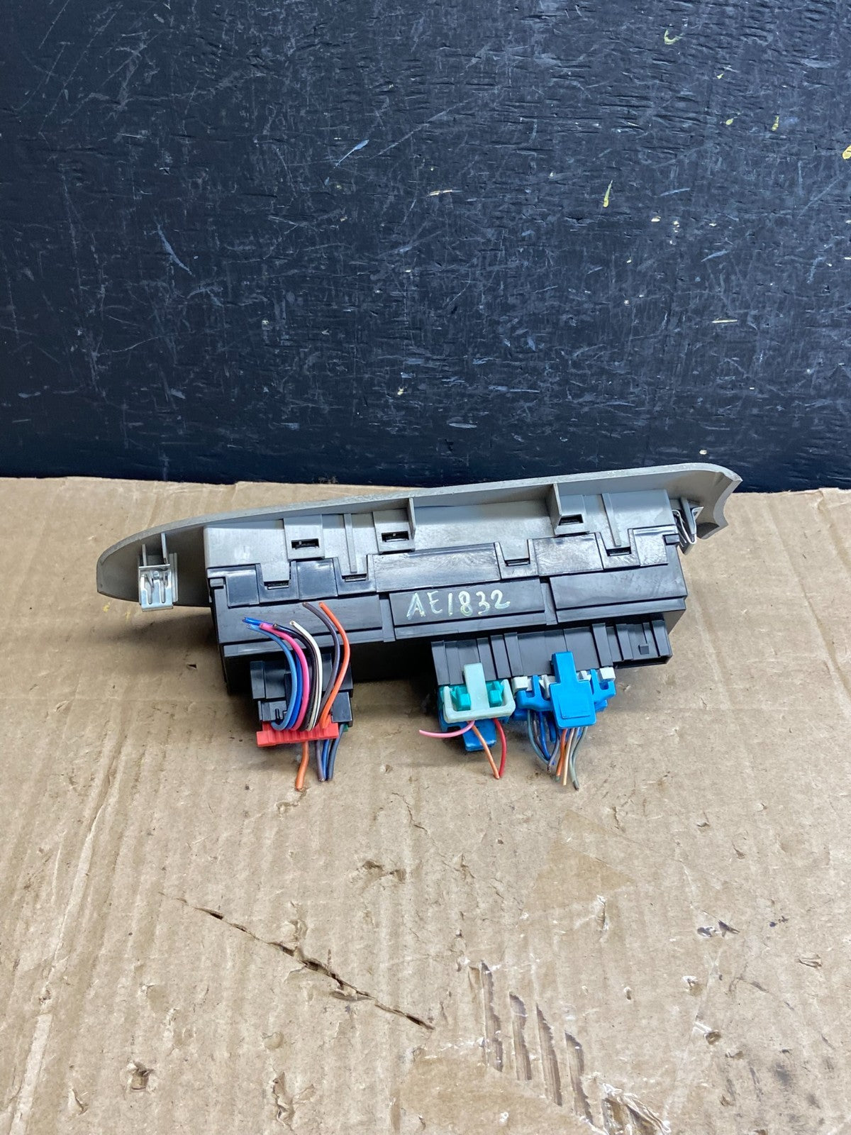 2006-2009 Chevrolet Trailblazer Power Left Driver Window Control Switch ae18323