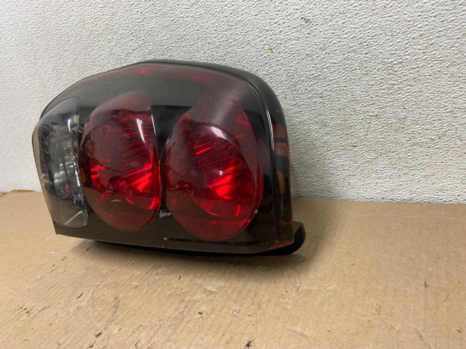 2002 to 2009 Chevrolet Trailblazer Left Driver LH Side Tail Light AG7986 LK2