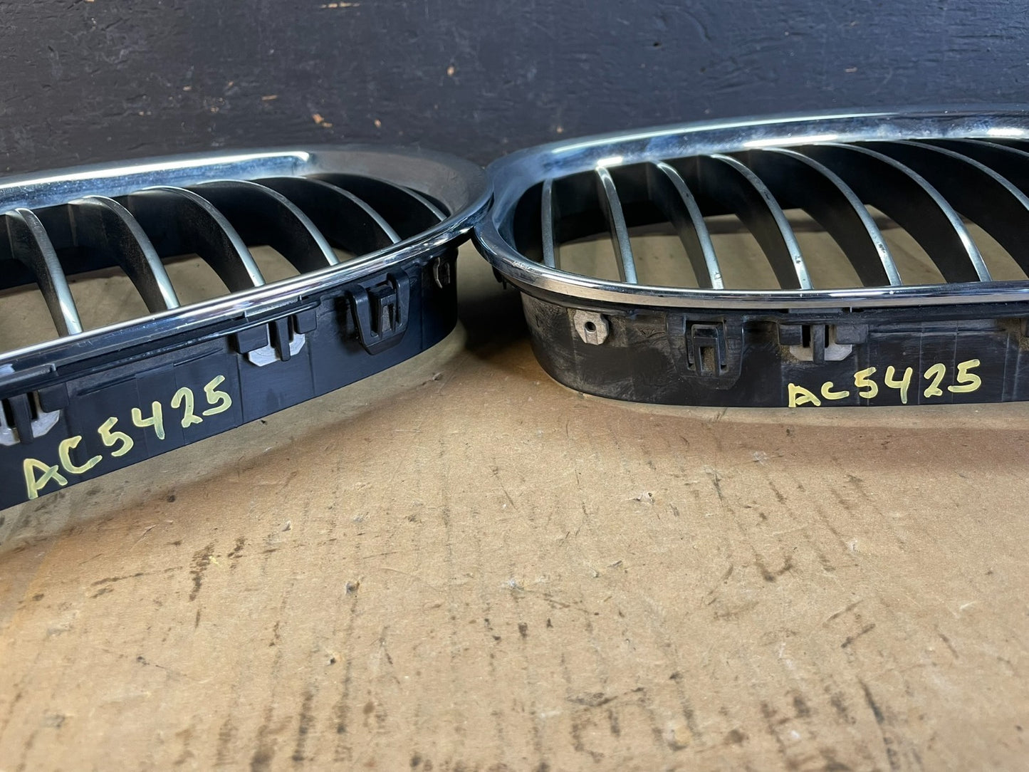 2008 to 2013 BMW E92 E93 325i 328i 335i Front Grille Left+Right AC54256