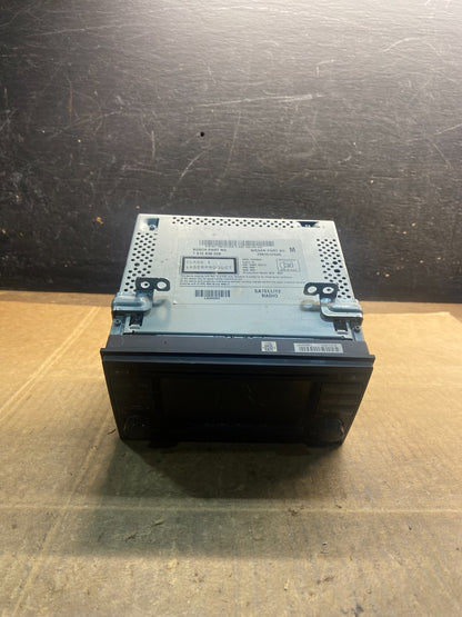 2011 to 2012 Nissan Rogue AM FM XM Radio CD Player Screen Receiver Y4050 DG0