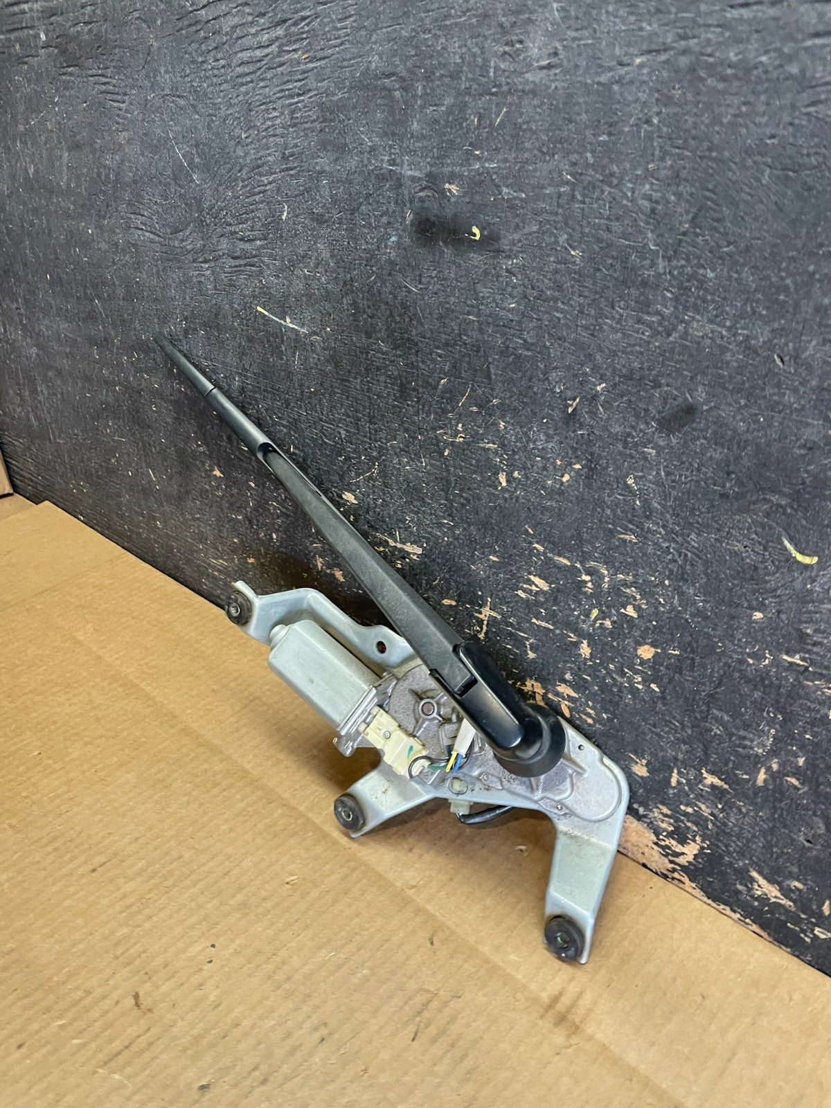 2005 to 2009 Subaru Legacy Outback Rear Windshield Wiper Motor AB28451