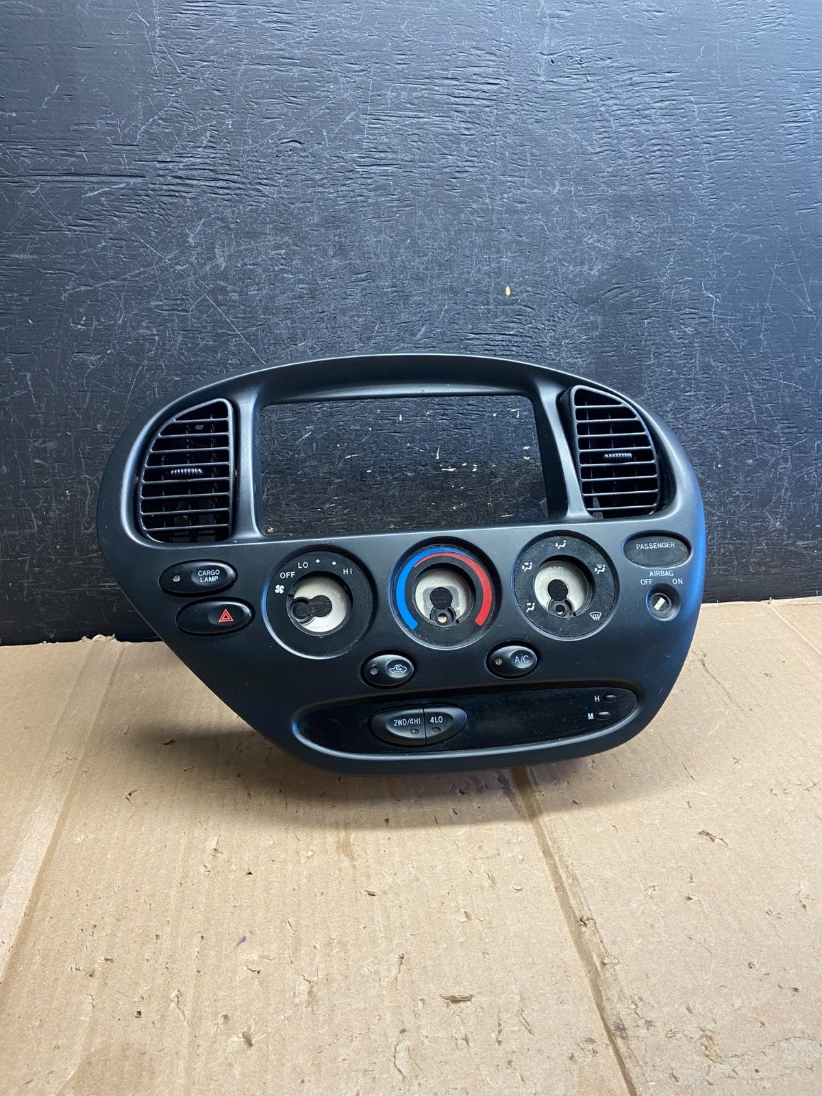 2004 2006 Toyota Tundra Climate Control Panel Radio Bezel AI2776 DG0