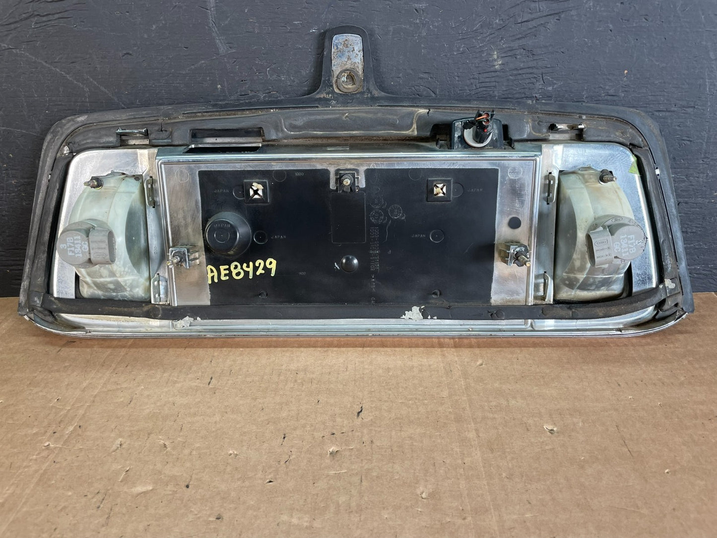 2000- 2002 Lincoln LS Rear Finish Panel Trunk Panel Chrome AE8429 DW3