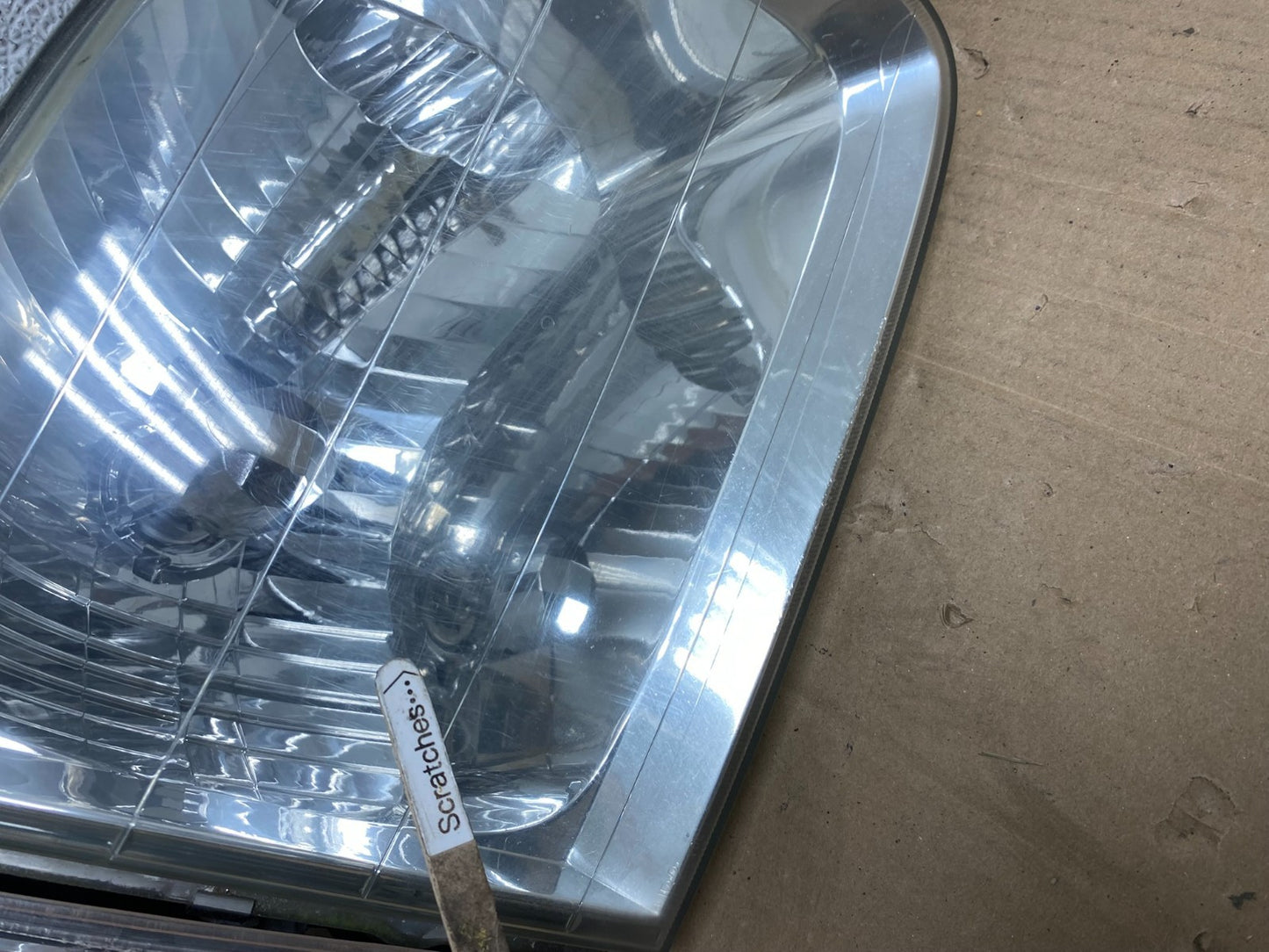 2001-2004 Toyota Sequoia Left+Right Side Halogen Headlights AE9105 DW3