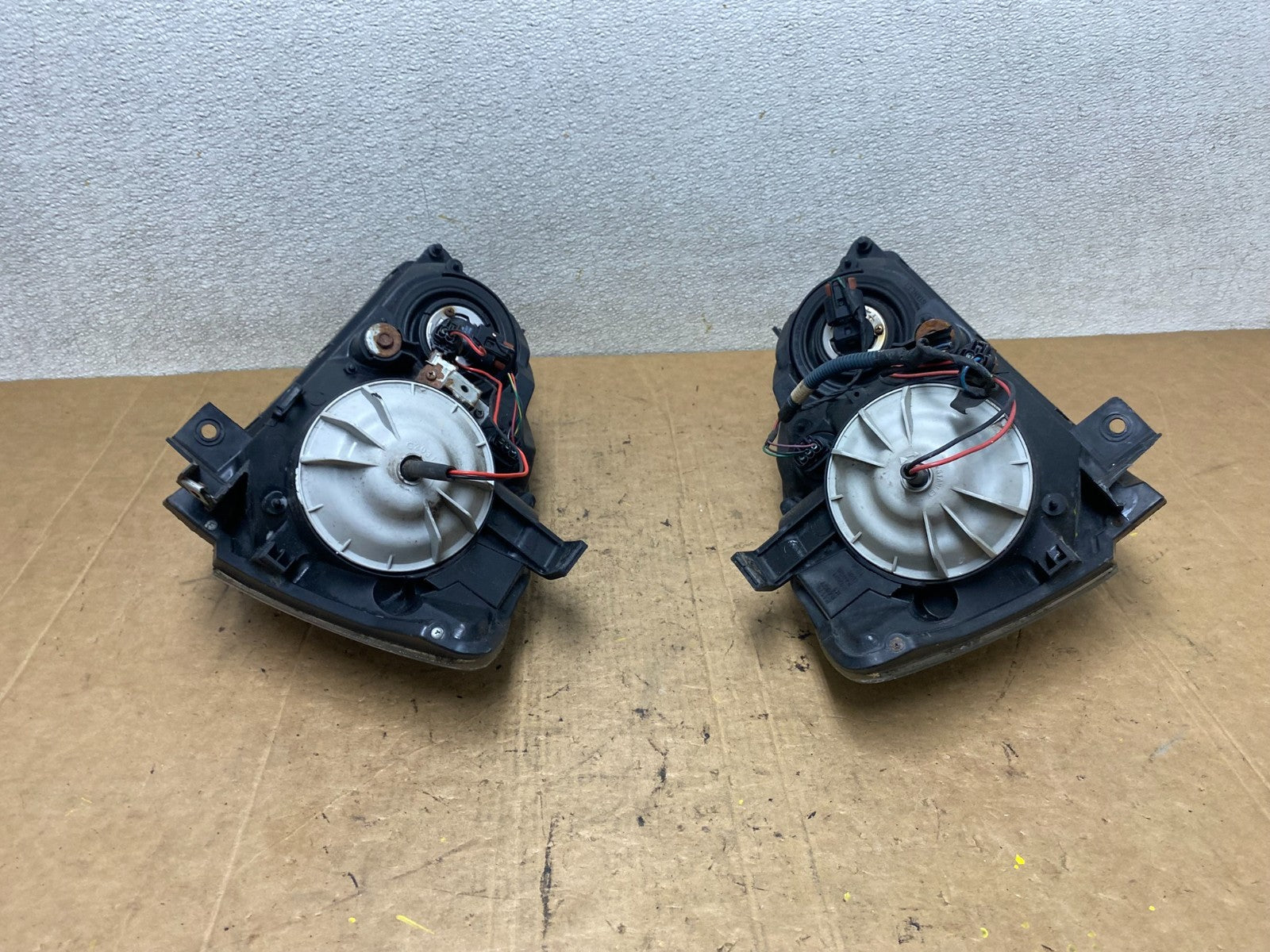 2005 to 2006 Nissan Altima Left+Right Set Halogen Headlights Oem T3720 DW12