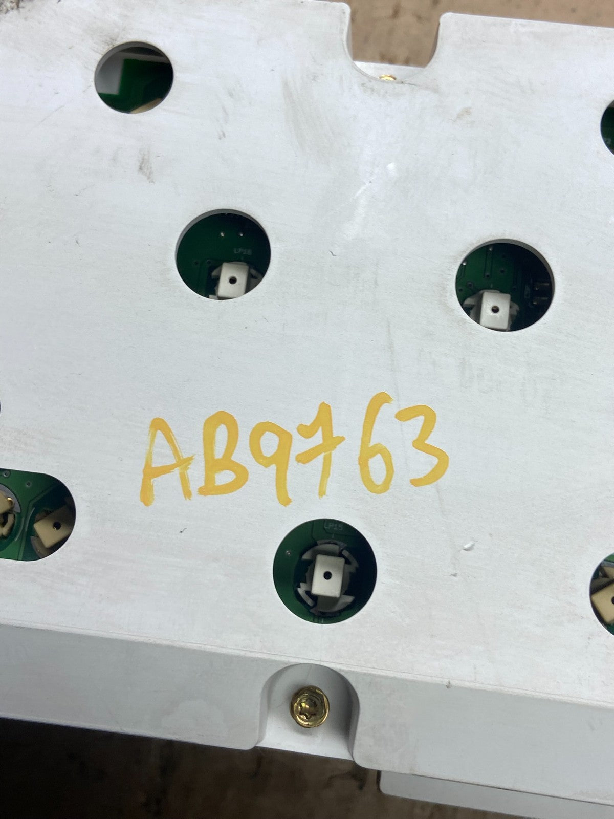 1998 to 2002 Lincoln Town Car Speedometer Gauge Cluster AB9763 DG7