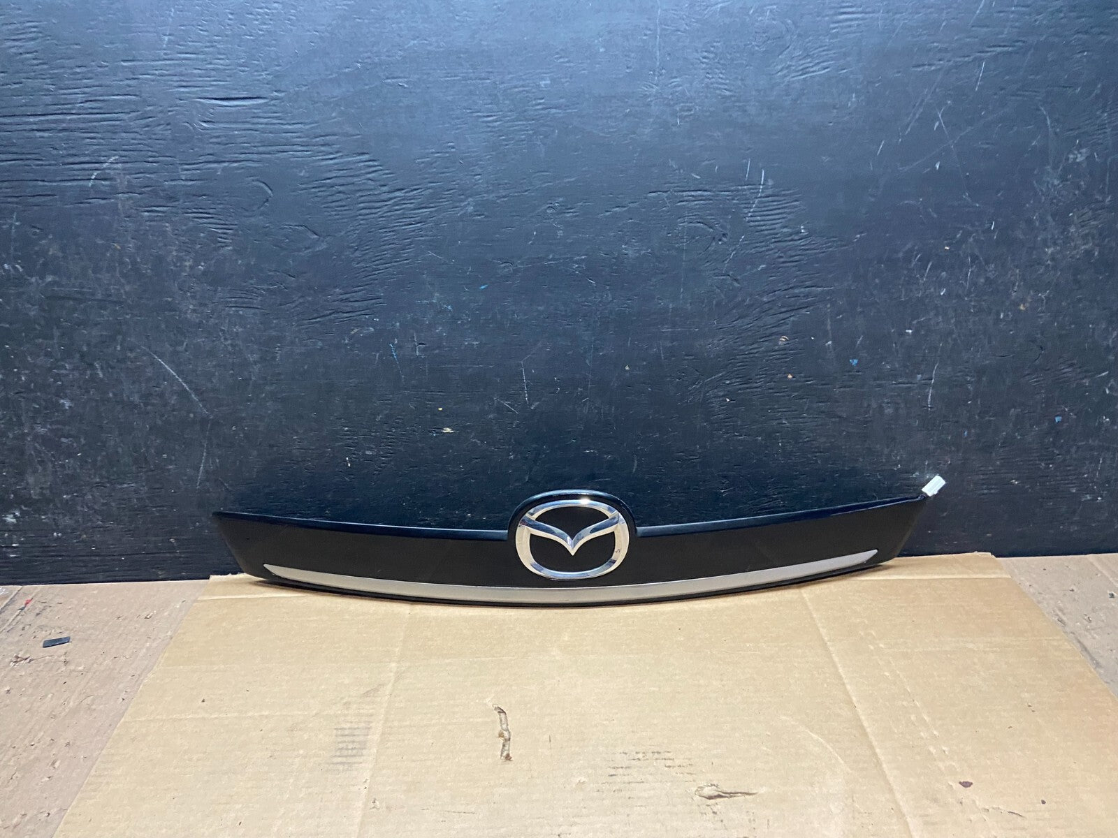 2007 to 2009 Mazda CX-9 Trunk Lid Garnish Panel Molding Trim Backup Camera H70880