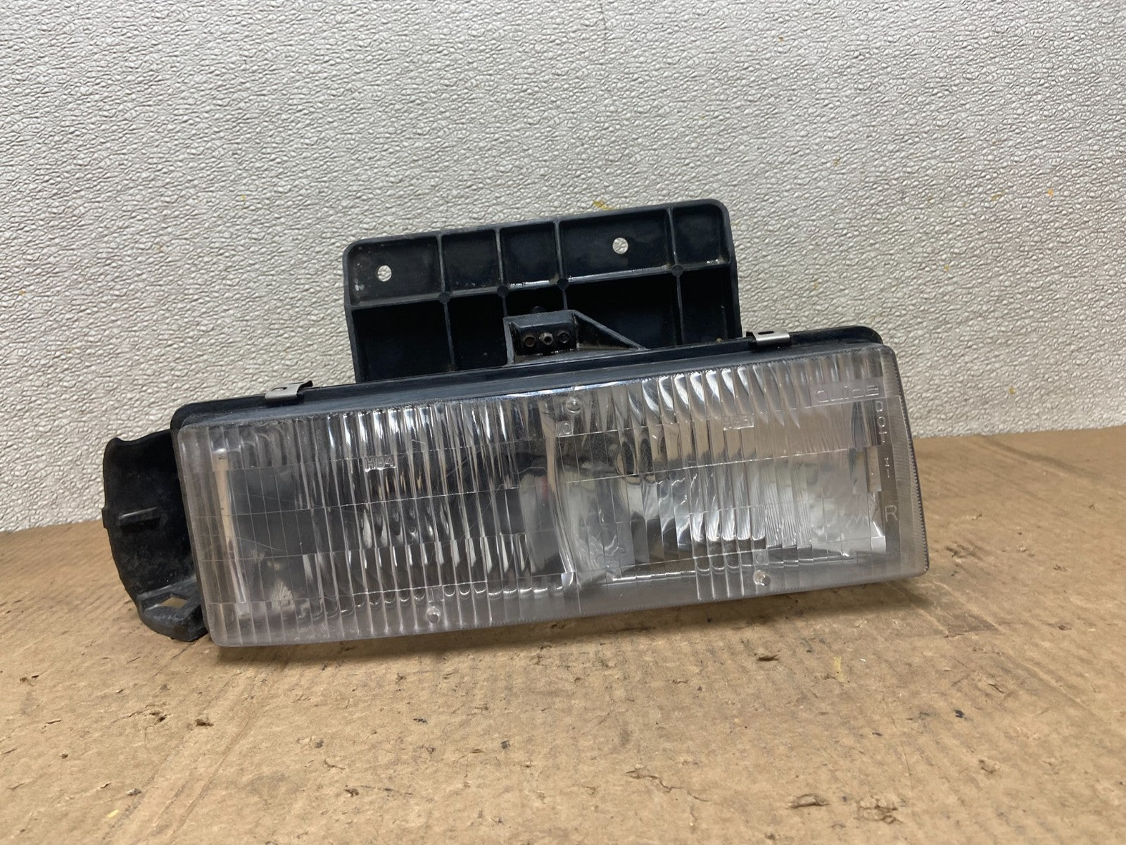1995 to 2005 Chevrolet Astro Right Passenger Headlight OEM AA6662 DG0