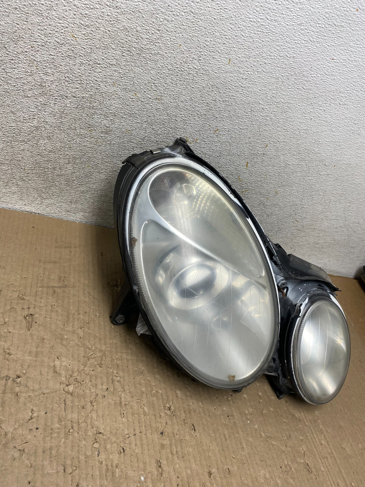 2003-2006 Mercedes E E320 E350 Class Right Passenger Halogen Headlight AJ1864 LK2