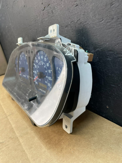 2001 2003 Toyota Sienna Speedometer Cluster Gauge AC4956 DG2
