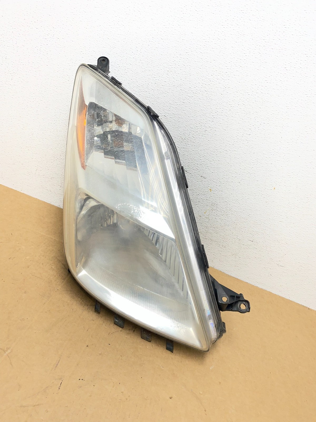 2004 - 2005 Toyota Prius Right Passenger RH Side Headlight Xenon Hid AD6128 DW0