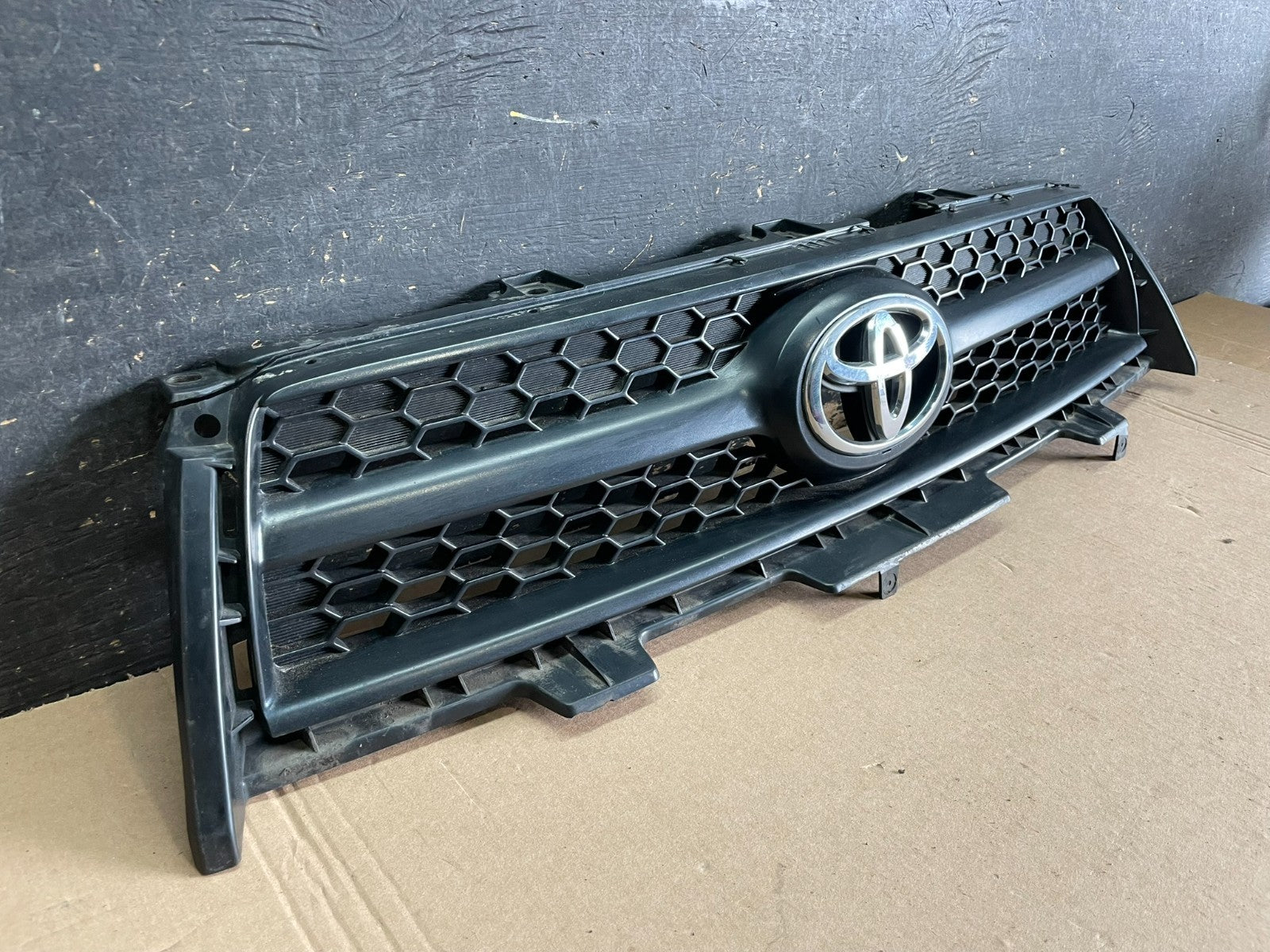2009 to 2012 Toyota RAV4 Front Upper Grill Grille OEM Z8577 DG1