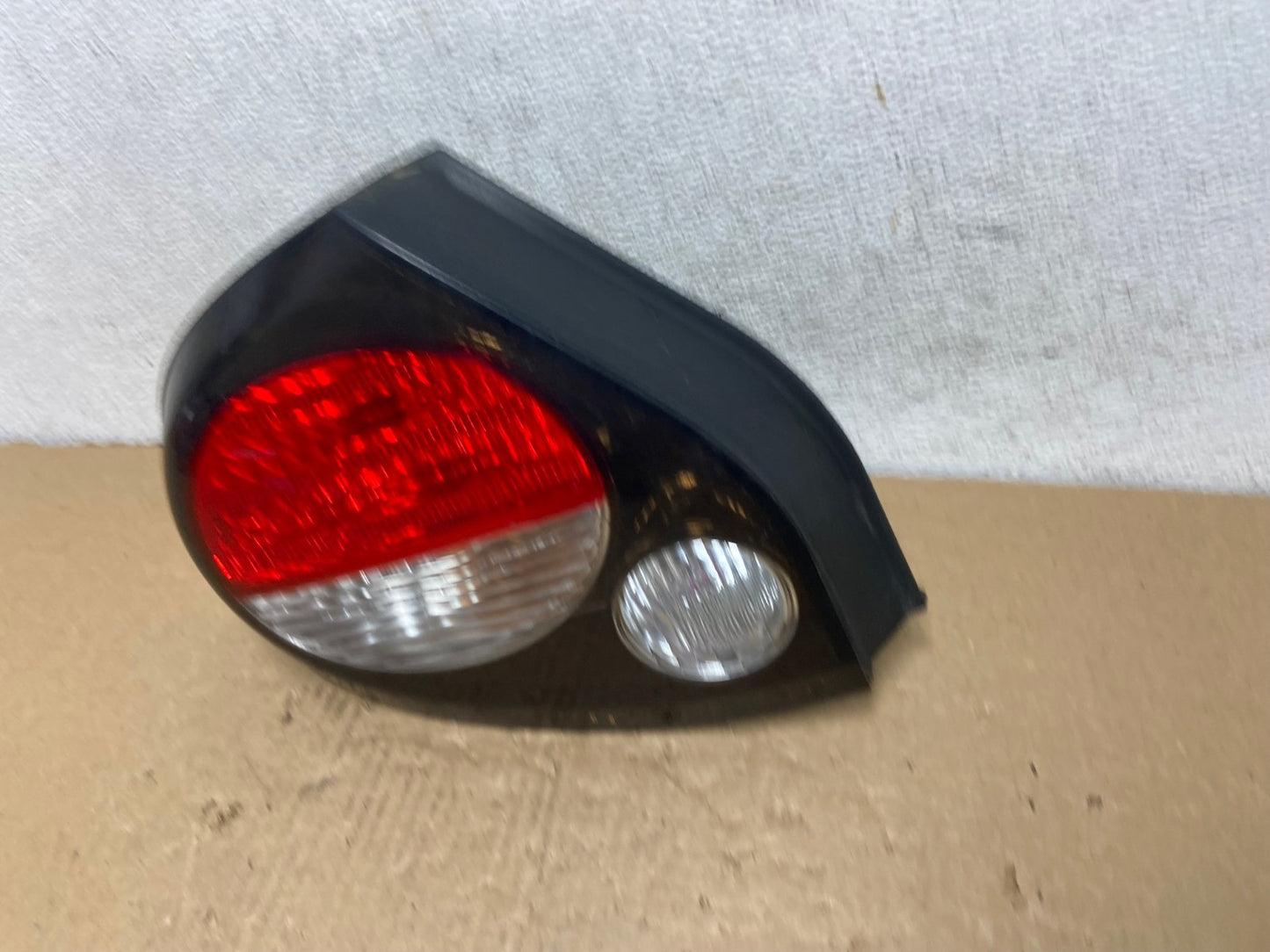 2000 to 2001 Nissan Maxima Left Driver Lh Side Tail Light AF7455 LK1