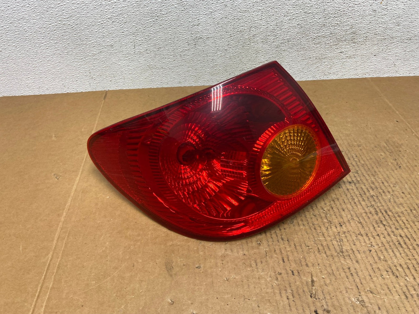 2003 to 2005 Toyota Corolla Left Driver Lh Side Tail Light AE0327 LK0