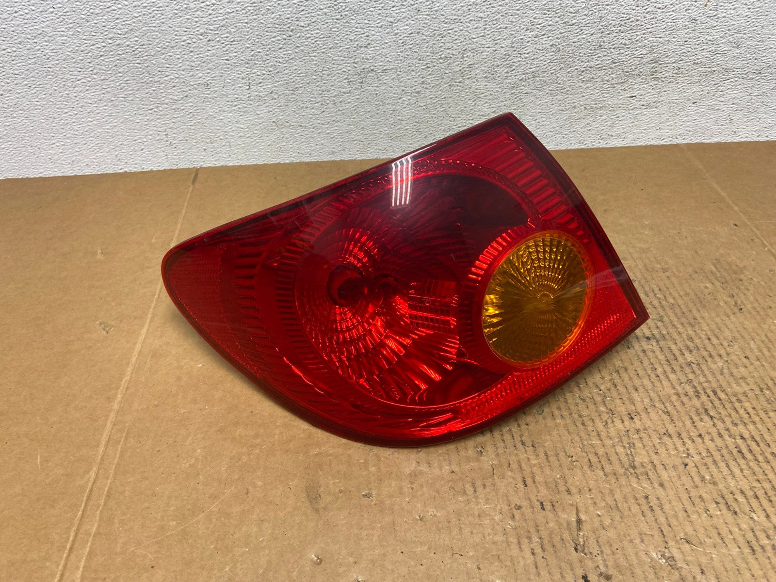 2003 to 2005 Toyota Corolla Left Driver Lh Side Tail Light AE0327 LK0