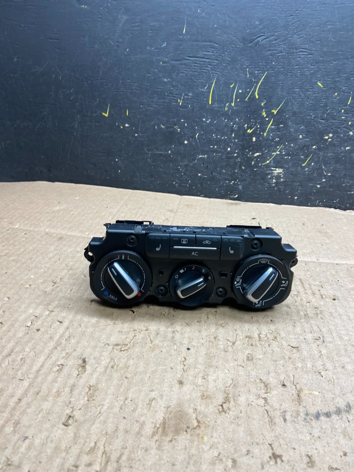 2011 - 2014 Volkswagen  Jetta Center Climate Control Panel AC Heater Z2033  DG0