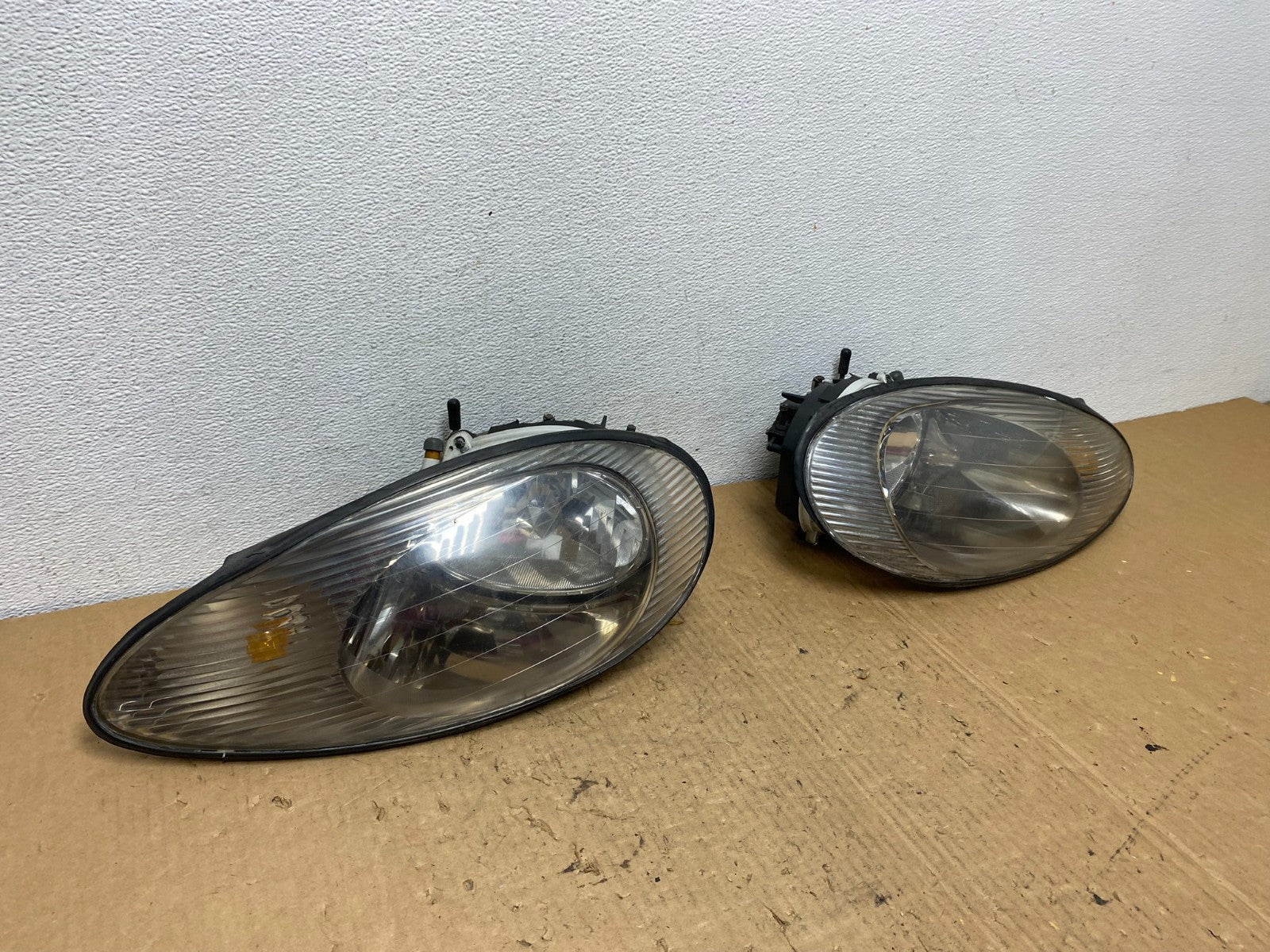 1996 to 1999 Mercury Sable Left+Right Side Set Halogen Headlights AC8121 DG2