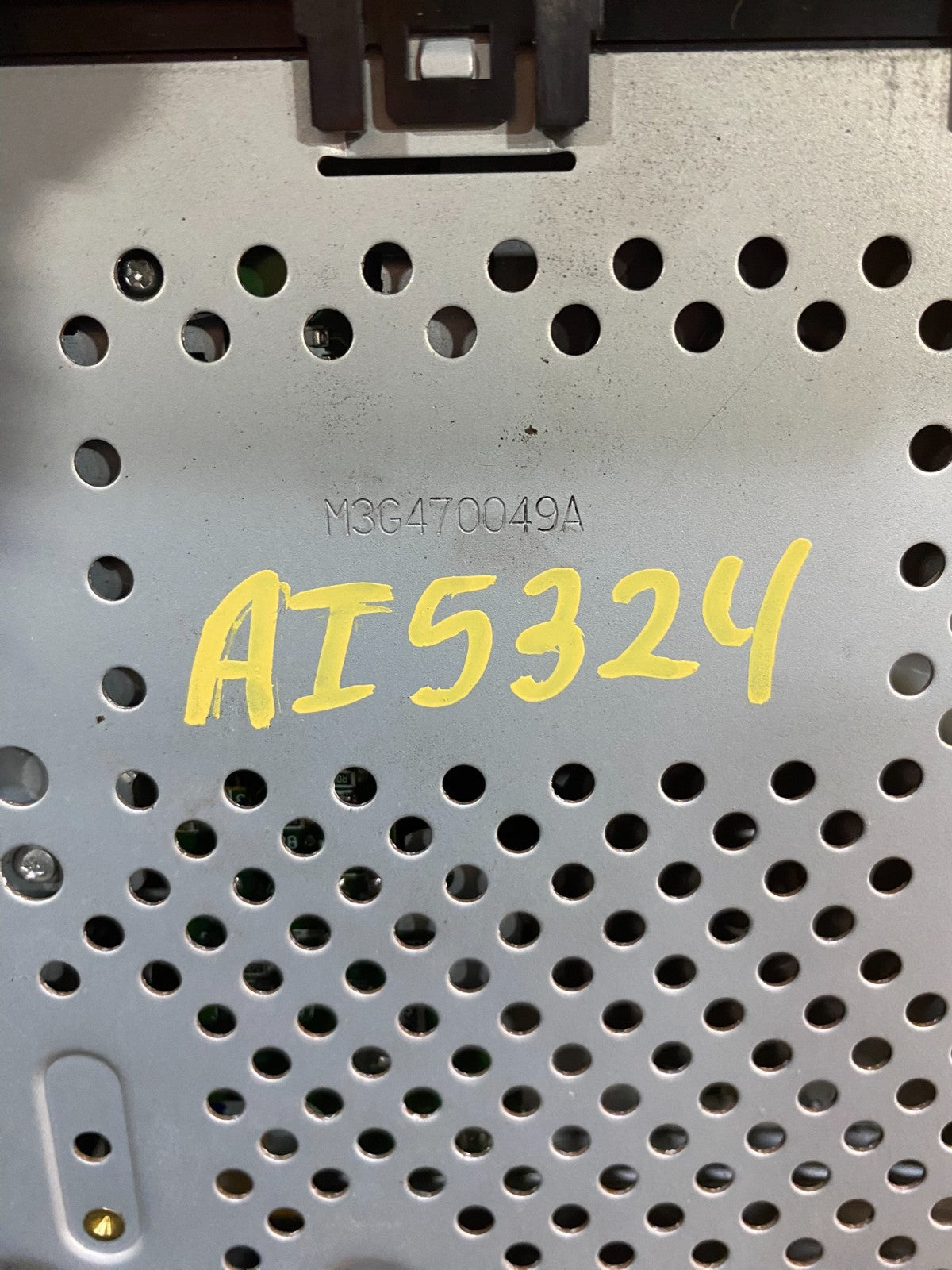 2004 to 2007 Toyota Highlander Climate Control Heater Radio Bezel AI5324 DG8