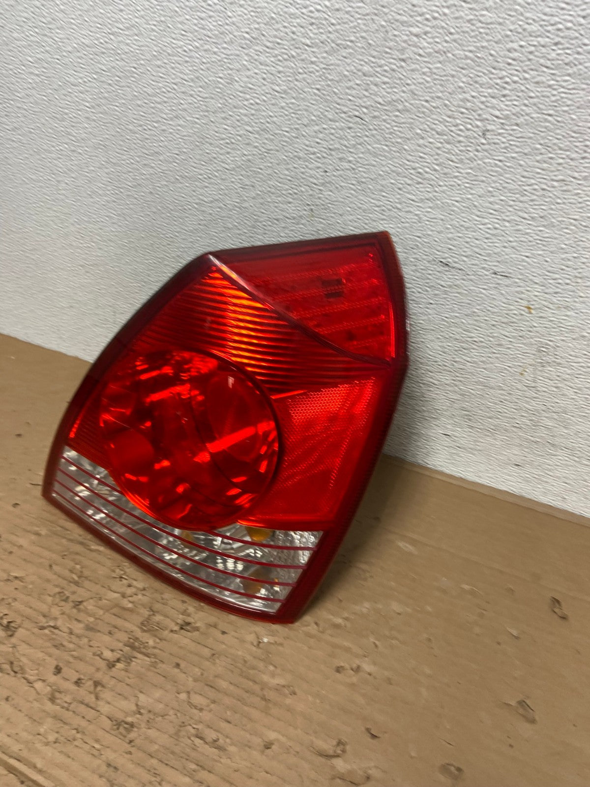 2004 2005 2006 Hyundai Elantra Sedan Right Passenger Tail Light AD4322 LK1