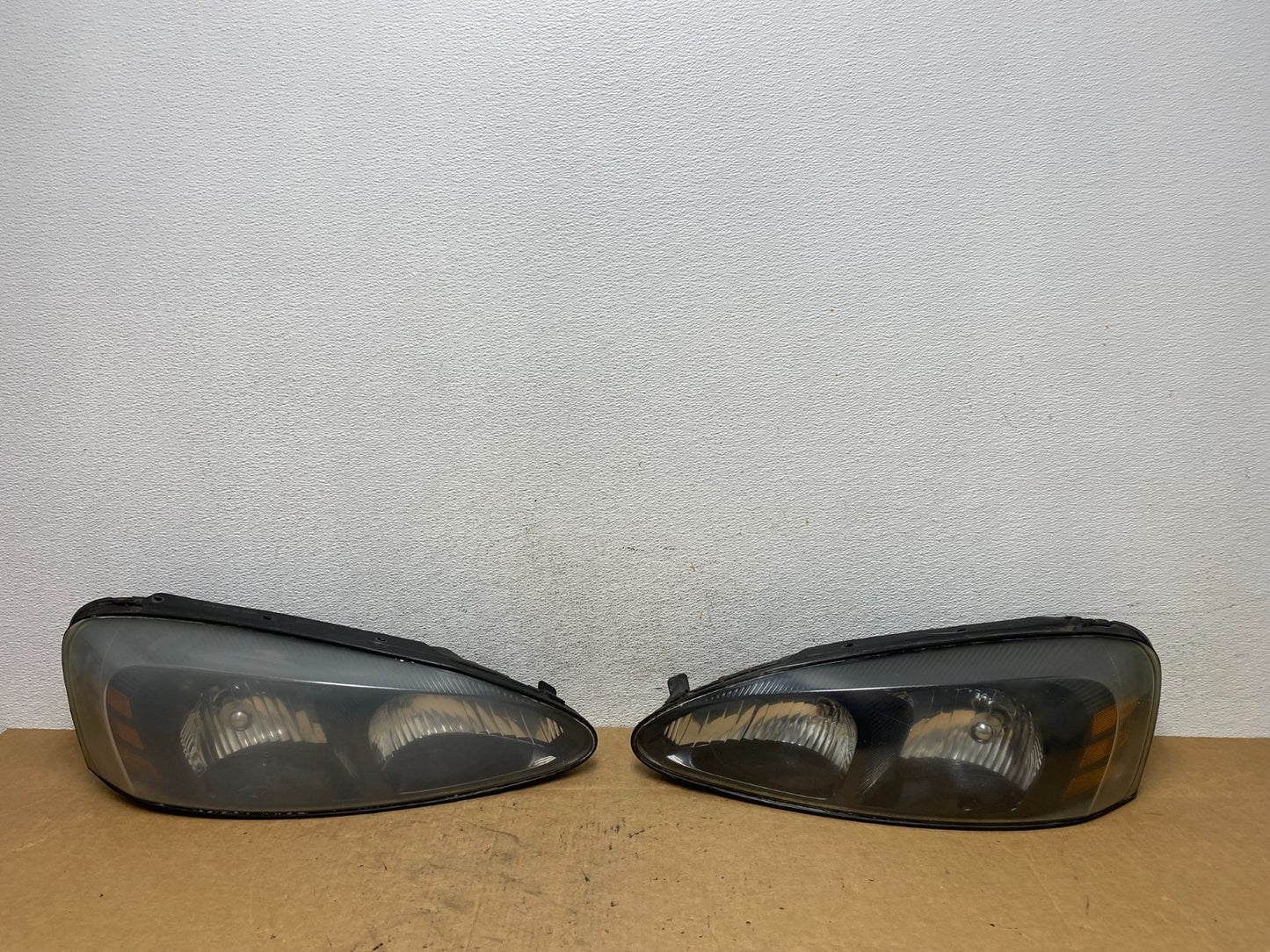 2004 to 2008 Pontiac Grand Prix Left+Right Side Black Headlights AD5215 DW0