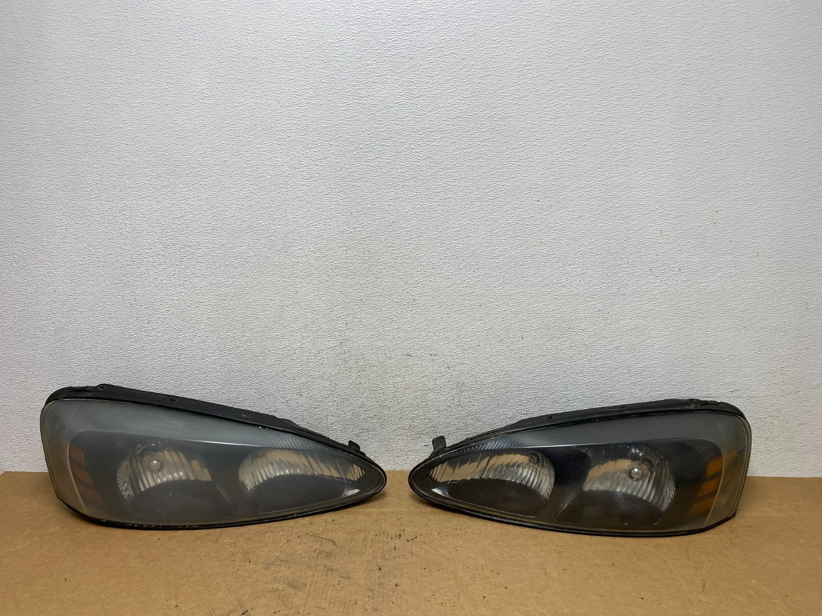 2004 to 2008 Pontiac Grand Prix Left+Right Side Black Headlights AD5215 DW0