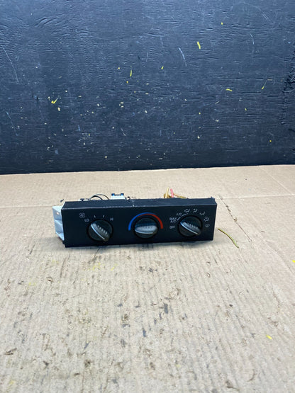 2001 - 2007 GMC Chevrolet Express 1500 Climate Control A/C R6218 DG0