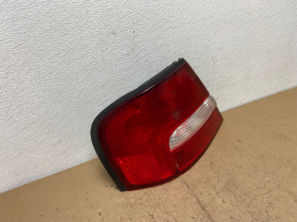2000 to 2001 Nissan Altima Left Driver LH Side Tail Light AC7316 LK2