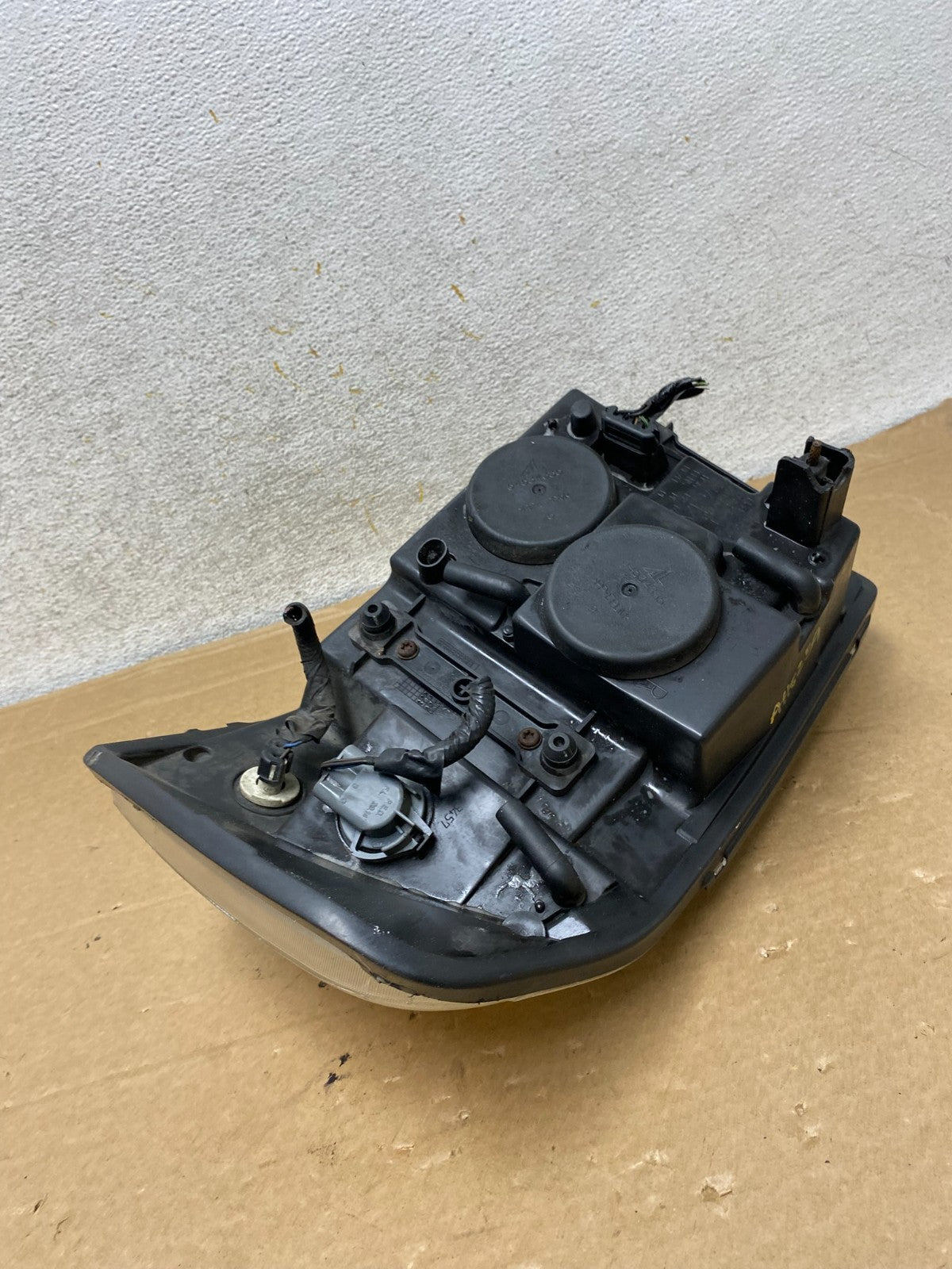 2002 to 2009 Gmc Envoy Right Passenger RH Side Headlight Halogen AH8259 DW7