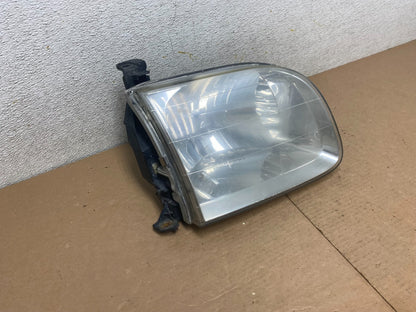 2001 to 2004 Toyota Sequoia Right Passenger RH Side Headlight Halogen P2247 DW2