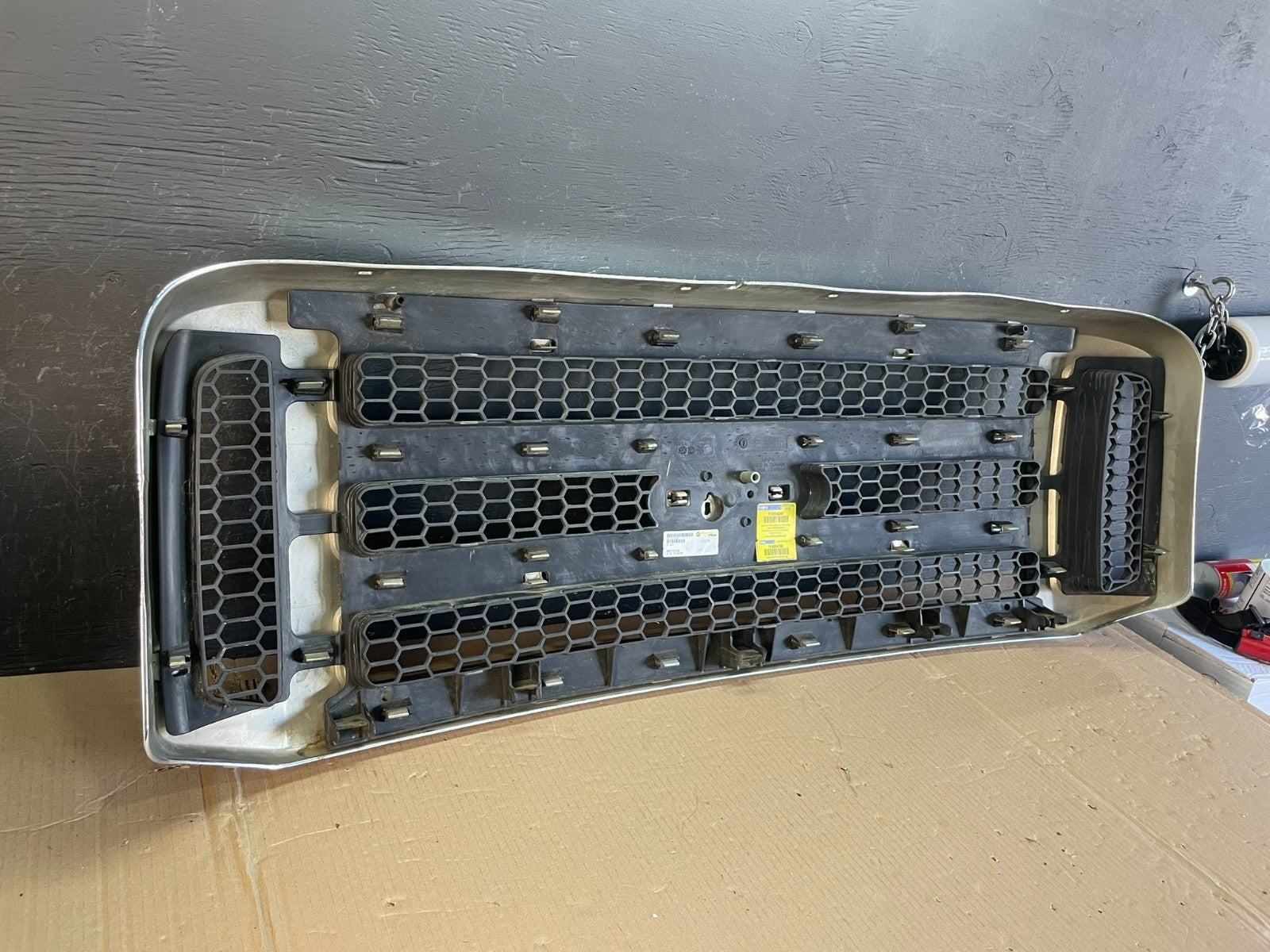 2005 - 2007 Ford Super Duty F250 Front Upper Grill Grille Aftermarket AE3595 DG4