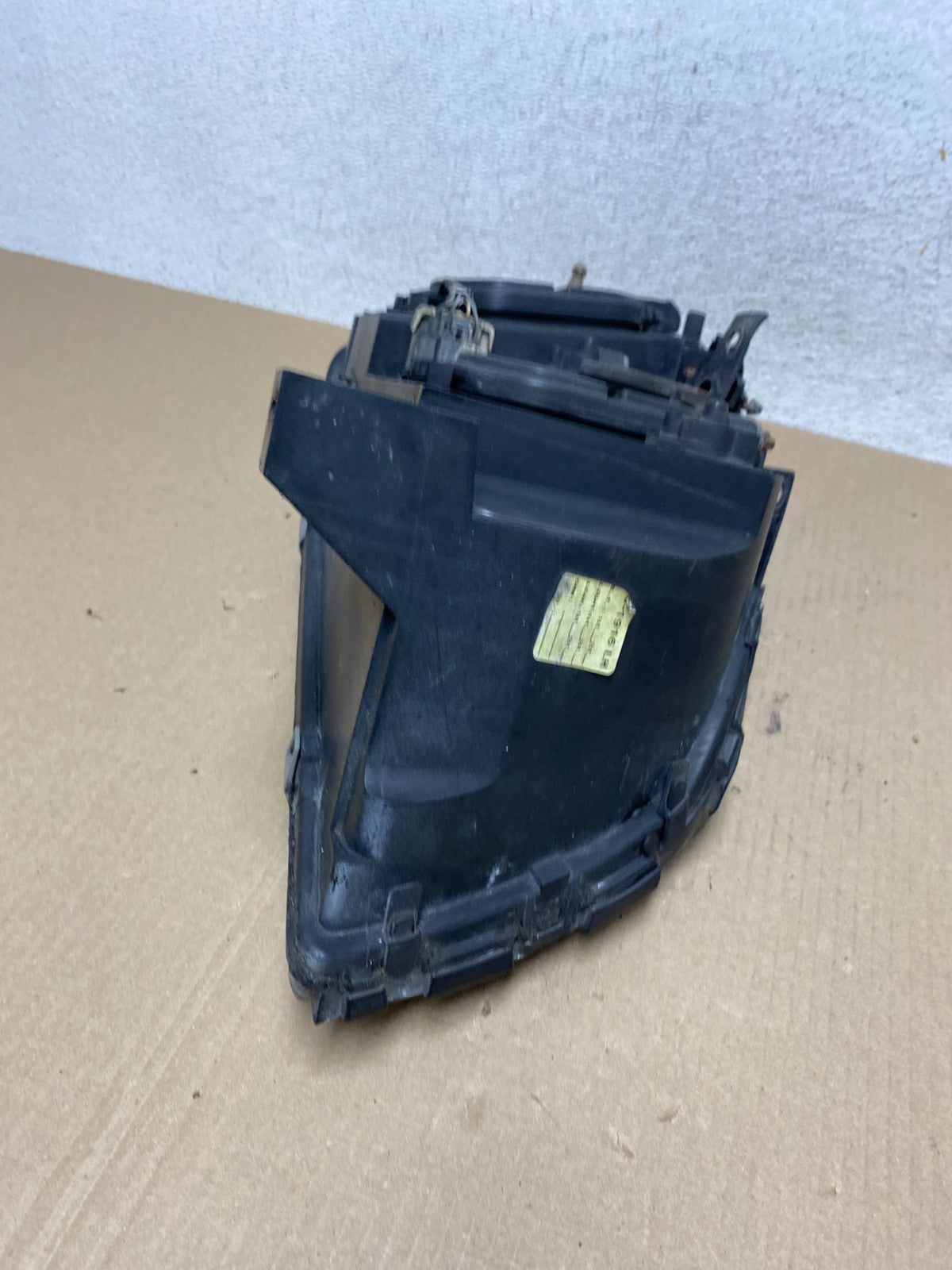 2000 to 2005 Cadillac Deville Left Driver LH Side Headlight AE6955 DW6