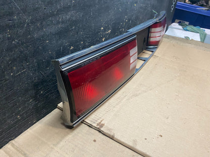 1992 to 1995 Buick Lesabre Trunk Rear Center Tail Light Panel W2531 DG2