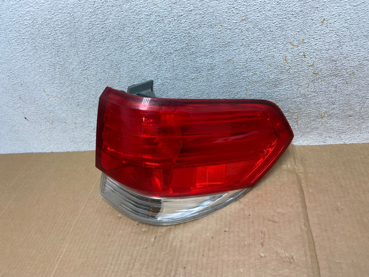 2008 2009 2010 Honda Odyssey Right Passenger Side Tail Light AI57621