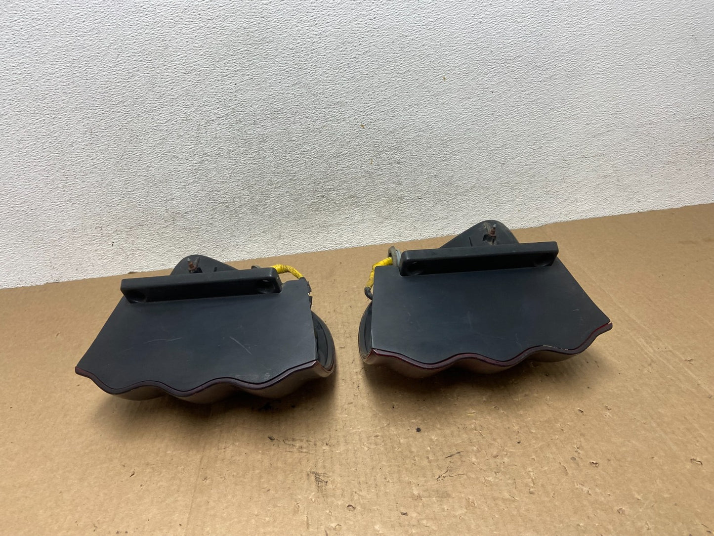 2001 to 2004 Toyota Sequoia Left+Right Side Tail Lights AF974910