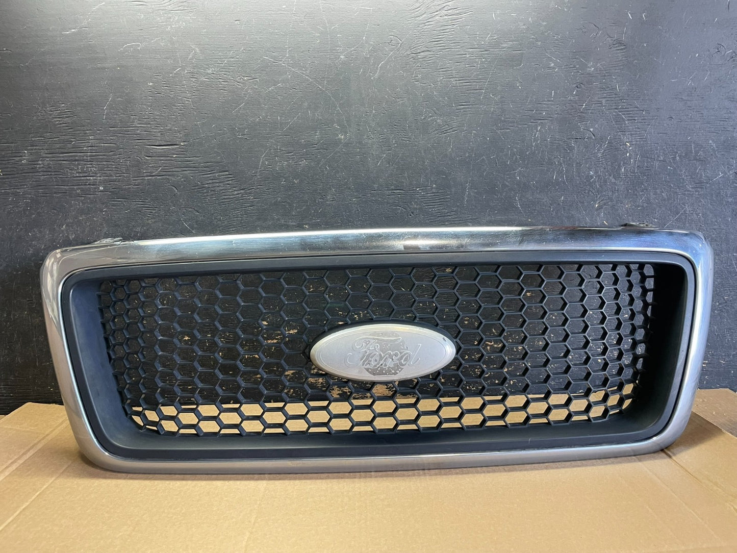 2004 to 2008 Ford F150 F-150 Front Upper Grill Grille AB2942 DG0