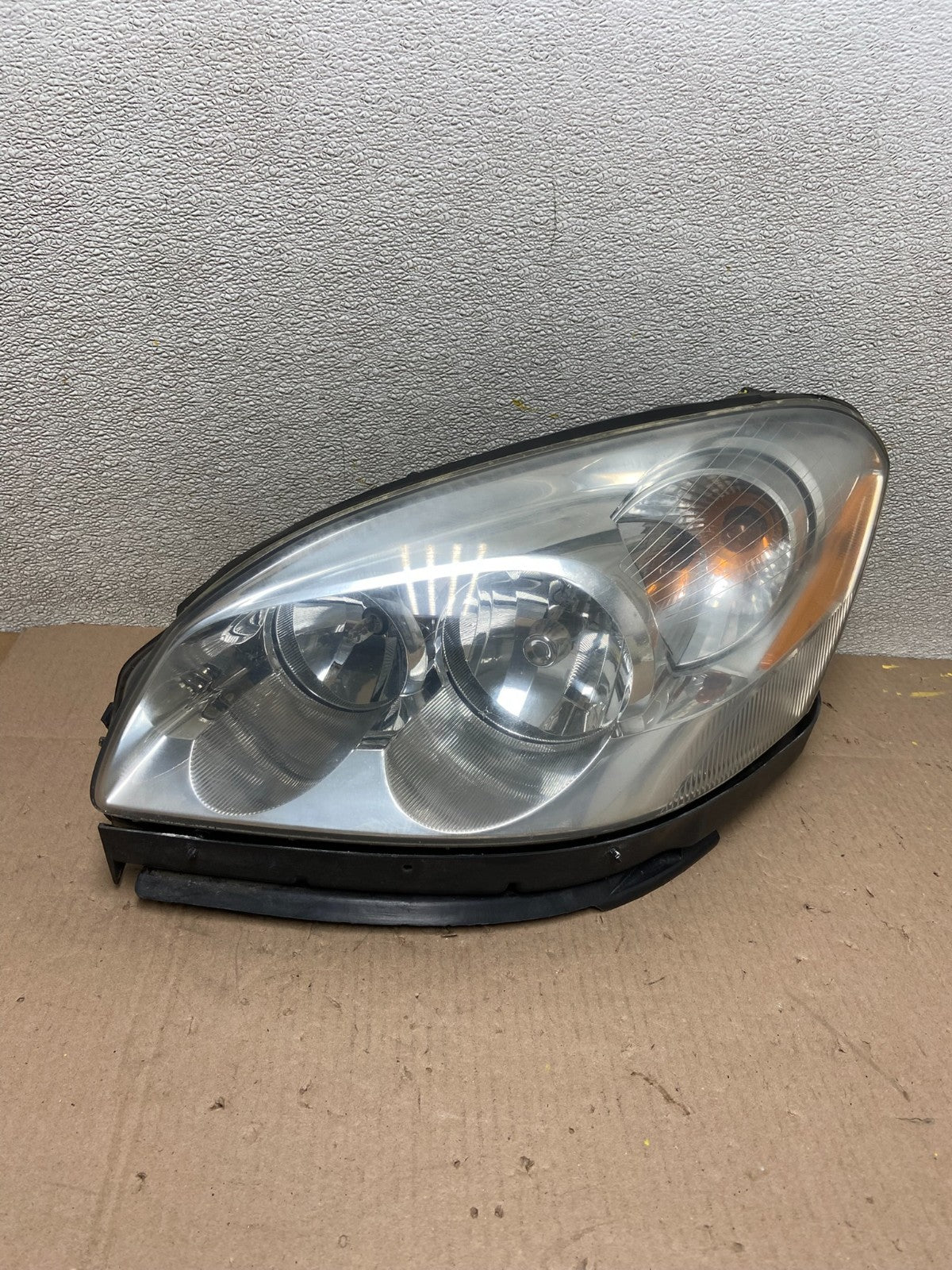 2006 to 2008 Buick Lucerne Left Driver LH Side Halogen Headlight AA0421 DW0
