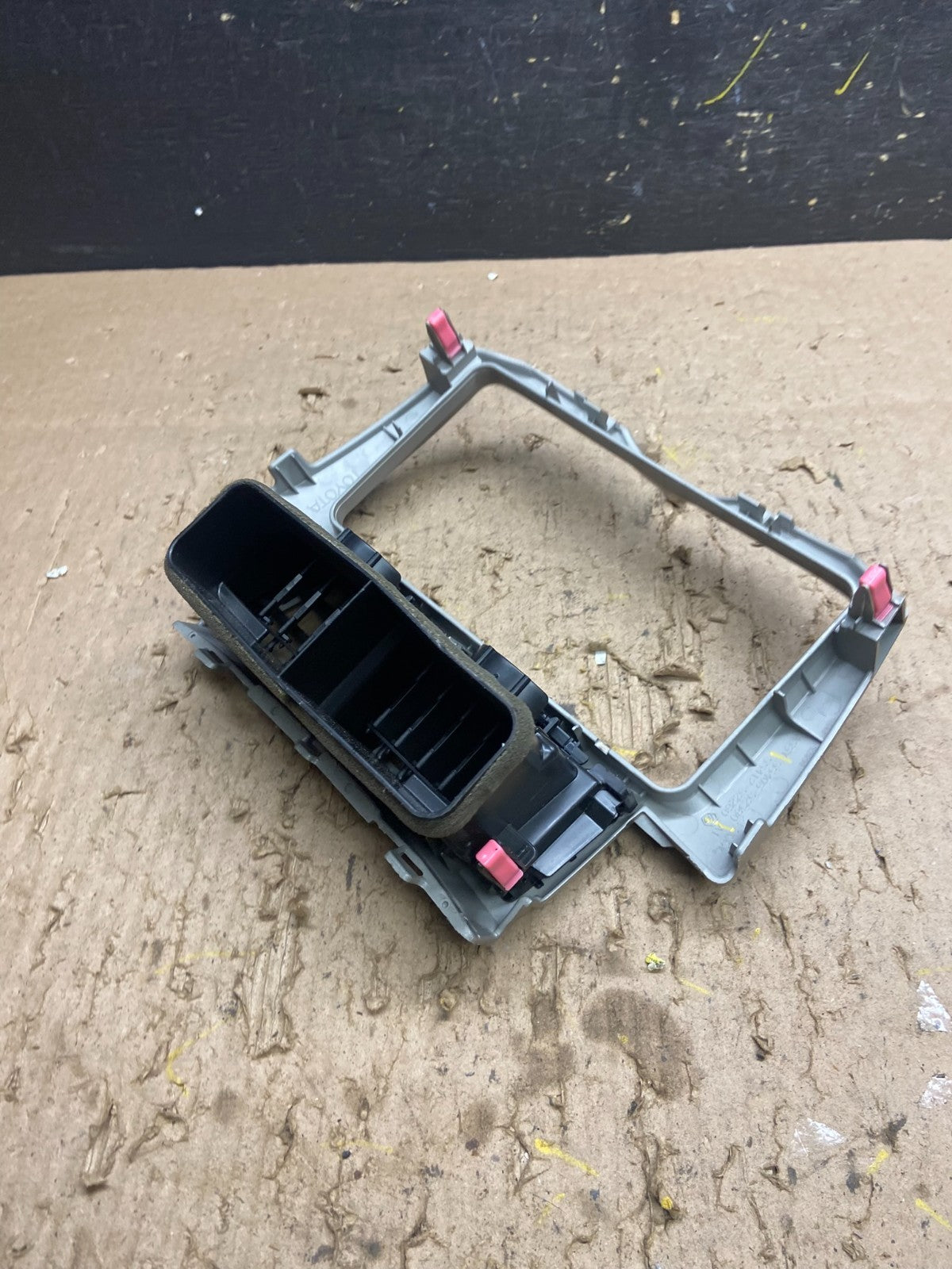 2009 - 2012 Toyota Yaris Radio Stereo CD Player Bezel With Vents T8887 DG3