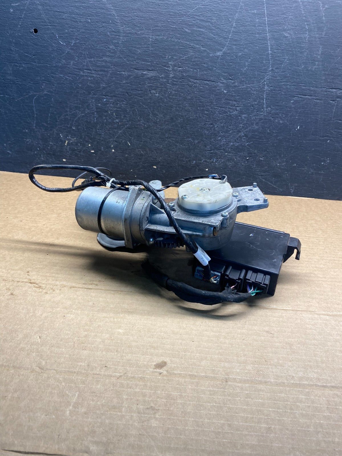 2013 to 2016 GMC Acadia Power Liftgate Control Module AF7504 DG2