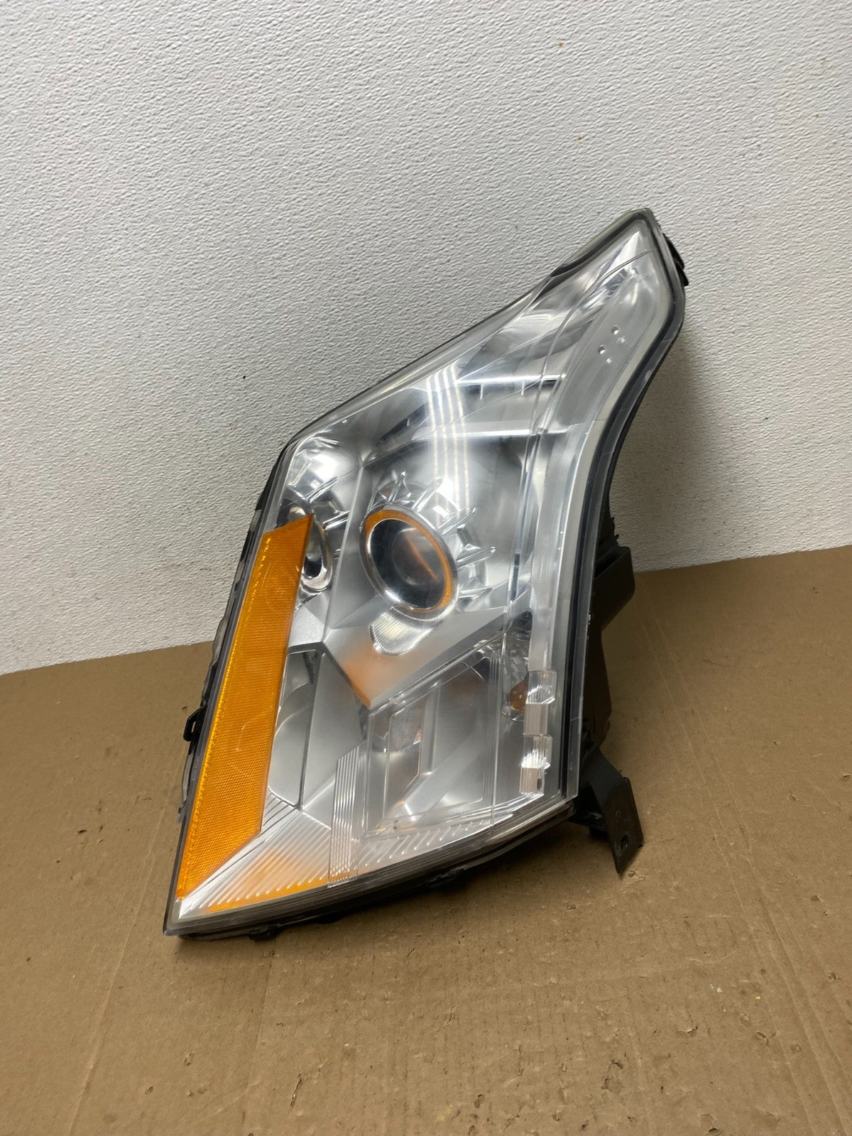 Halogen 2010 to 2016 Cadillac SRX Left Driver LH Side Headlight AC5727 DW0