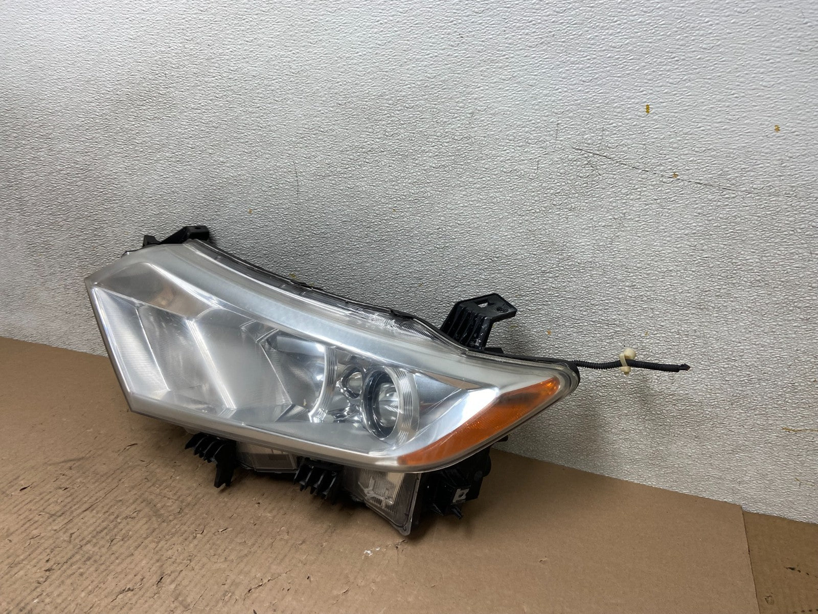 2012 to 2017 Nissan Quest Left Driver LH Side Headlight Halogen Oem AB6075 DW1