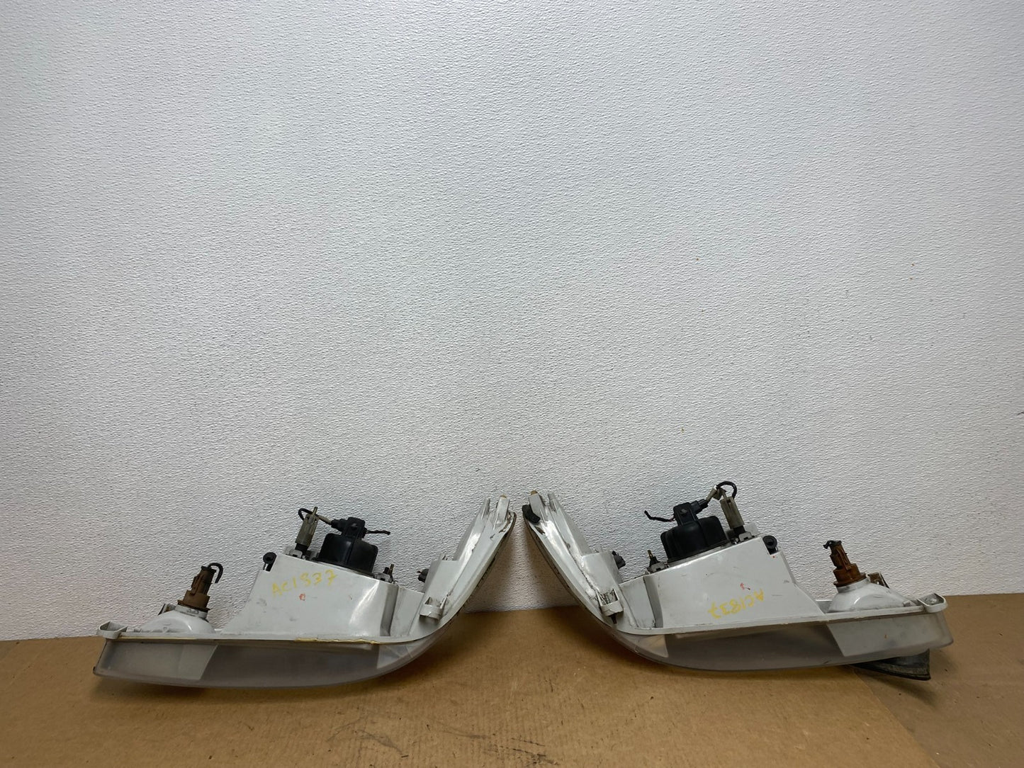 1998 to 2003 Ford Escort Left+Right Set Halogen Headlight AC1837 DW6