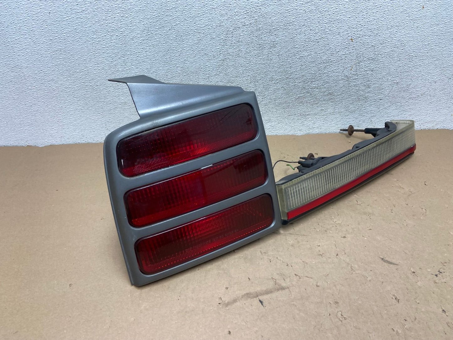 1991-1996 Oldsmobile Cutlass Ciera Left Driver LH Side Tail Light AG4202 LK2